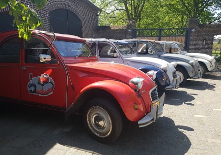 MELDERSLO: DUCKATTI KLASSIEK AUTOVERHUUR