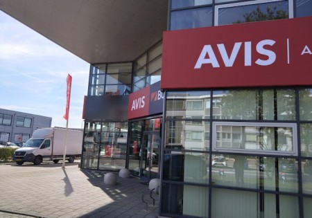 UTRECHT: AVIS AUTOVERHUUR